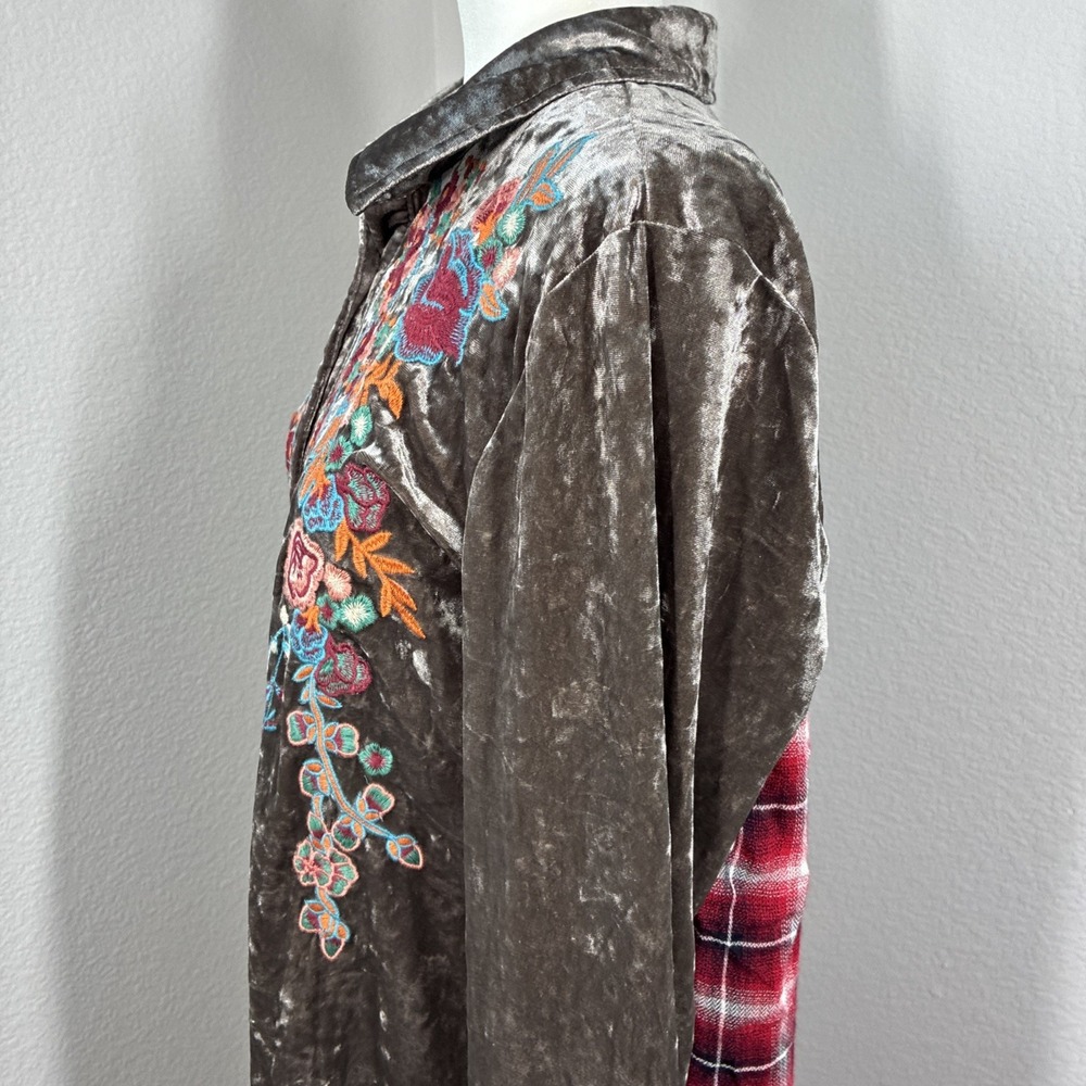 Andree by Unit Velvet Floral Embroidered Front Button Long Sleeve Dress Duster - Picture 7 of 16